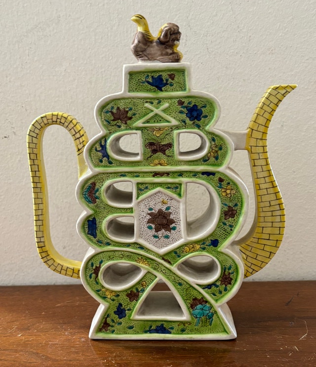 Vintage Chinese Famille Verte Shou Teapot