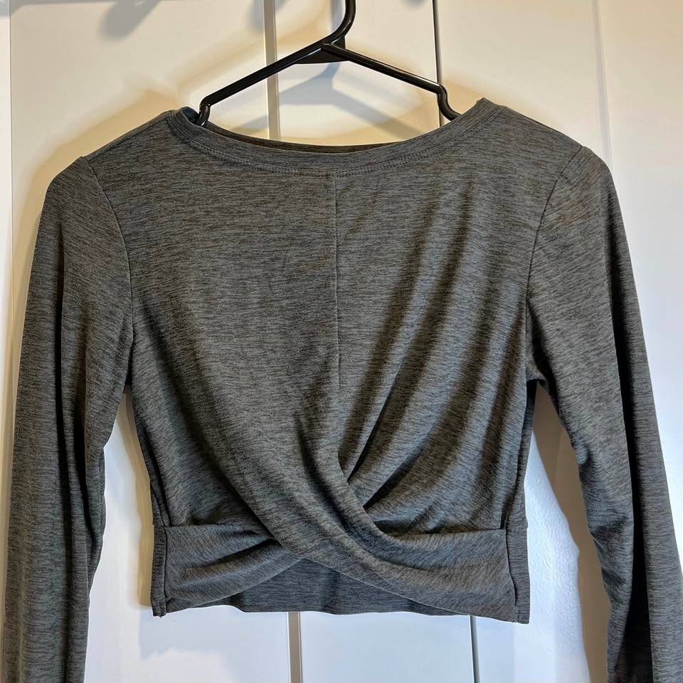Kyodan Long Sleeve Crop Top w/ Front Twist - Size XS