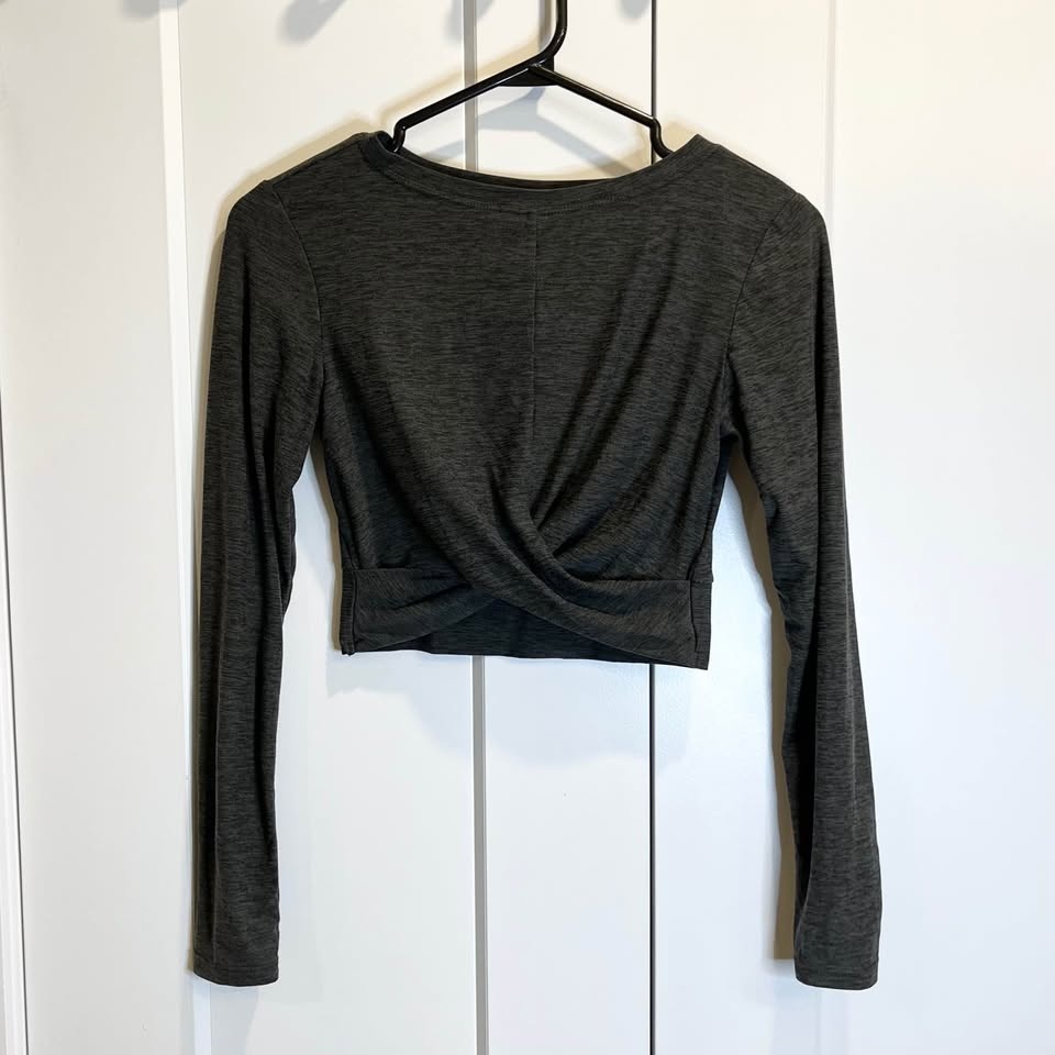 Kyodan Long Sleeve Crop Top w/ Front Twist - Size XS - photo 3