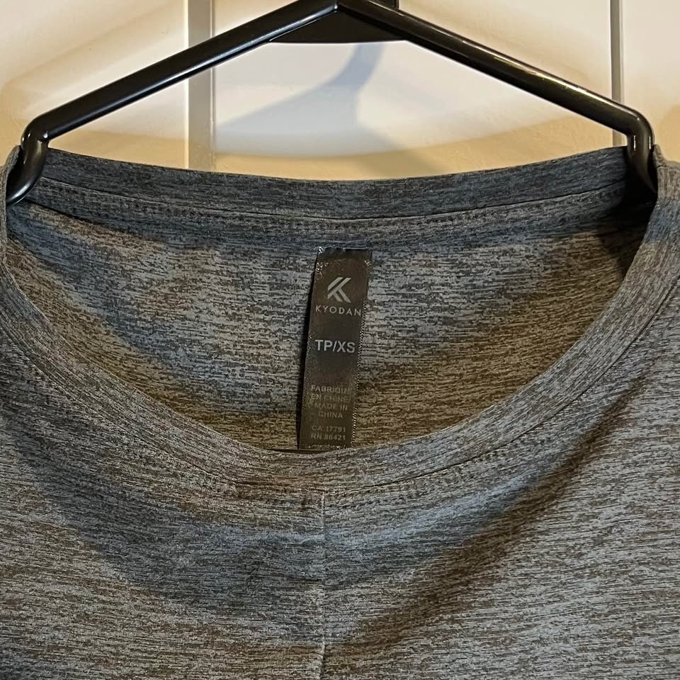 Kyodan Long Sleeve Crop Top w/ Front Twist - Size XS - photo 4