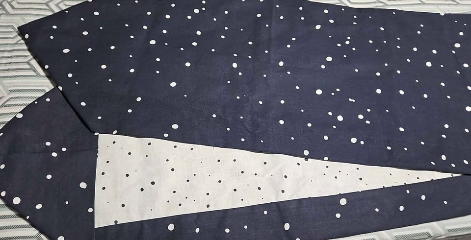 Blue and white Table Runner - photo 3