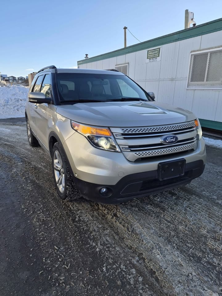 2011 Ford Explorer - photo 2