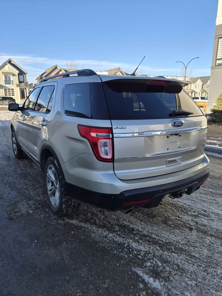 2011 Ford Explorer - photo 4