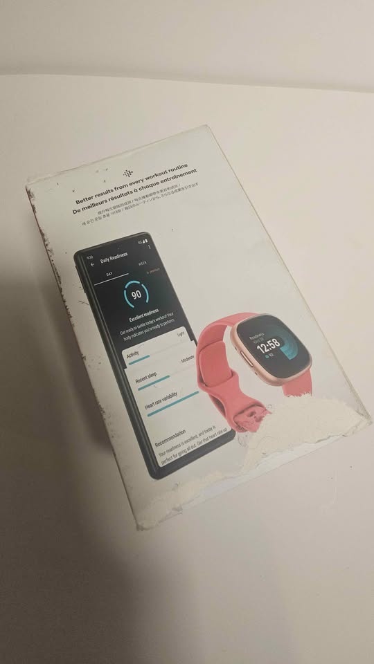 Fitbit Versa 4 Smartwatch - Great Condition (With Box) - photo 3