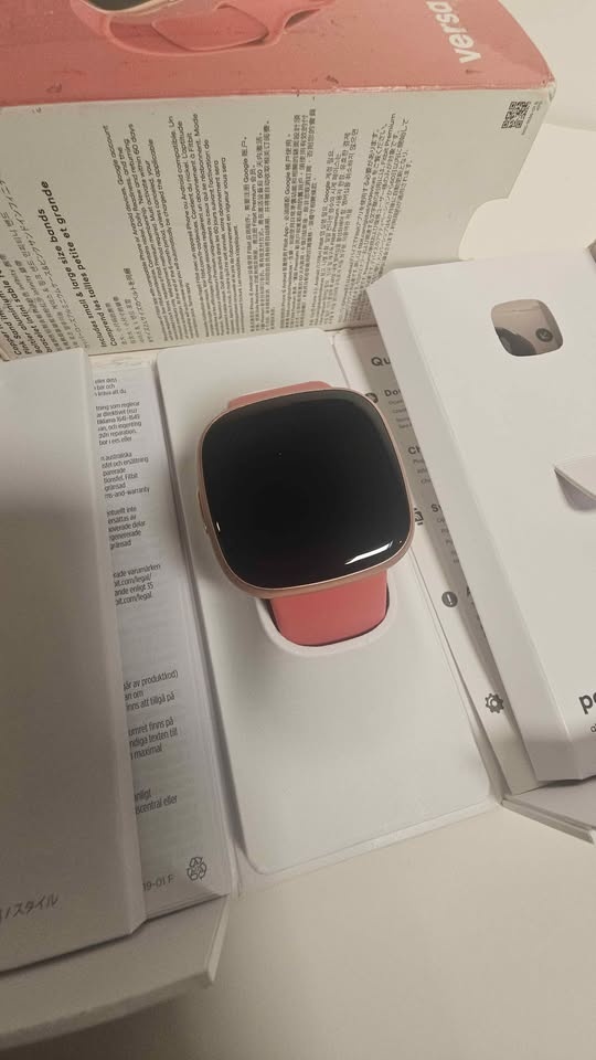 Fitbit Versa 4 Smartwatch - Great Condition (With Box) - photo 5