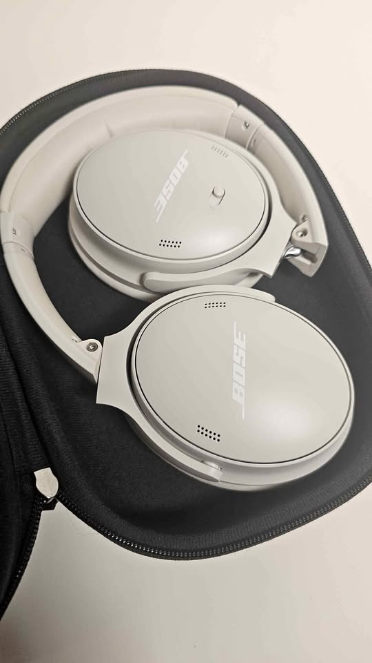 Bose QuietComfort 45 Headphones (White) - Legendary ANC