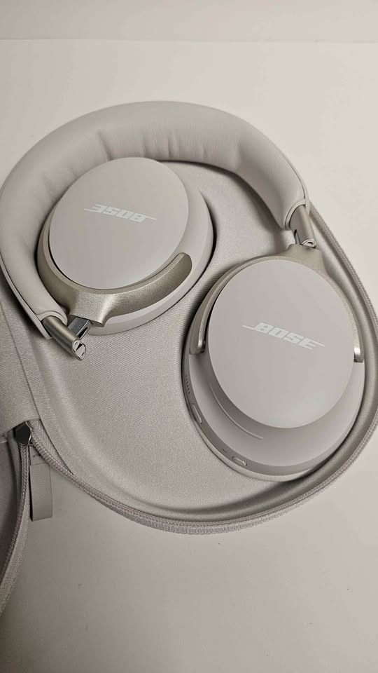 Bose QuietComfort Ultra Headphones (White Smoke)
