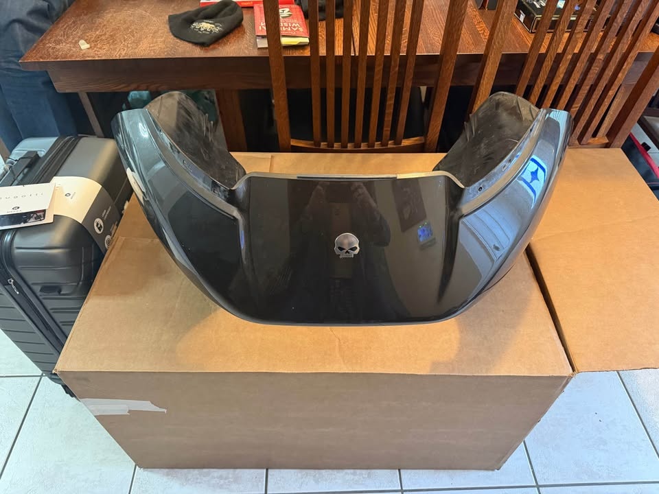 M8 Harley Roadglide Outer Fairing OEM - photo 5
