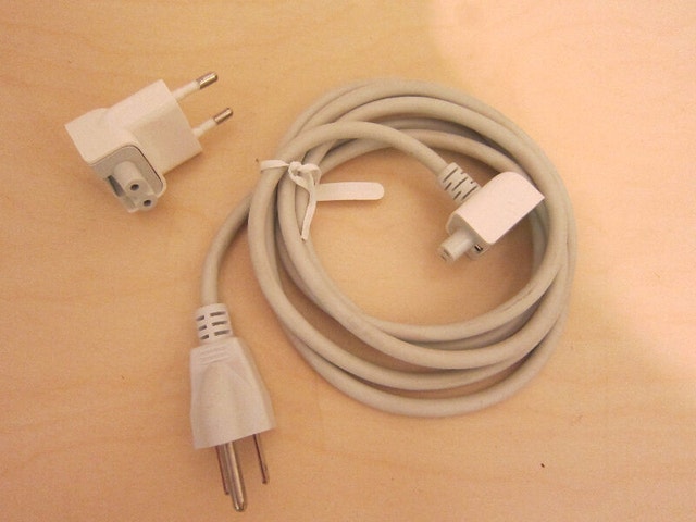 Macbook Power Cord (110V/220V)