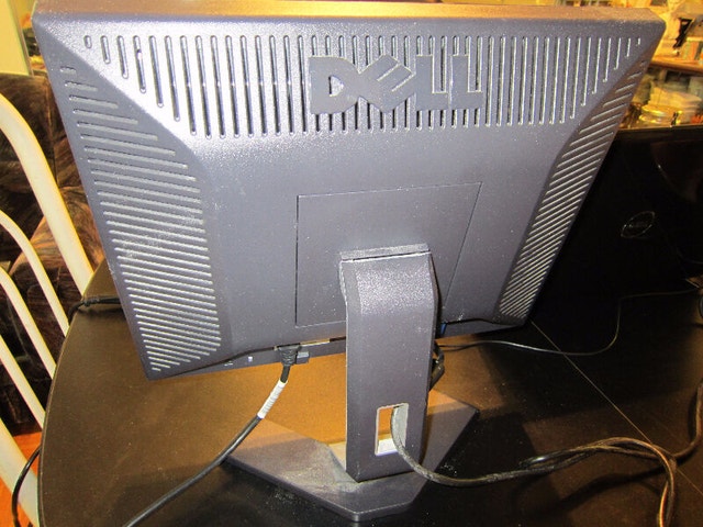Dell 17" & 19", Acer 18.5" LCD Monitors - photo 2