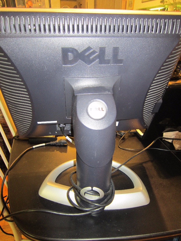 Dell 17" & 19", Acer 18.5" LCD Monitors - photo 4