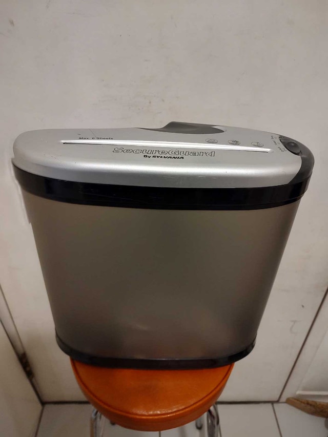 Two Strip Cut Shredders - 3 Modes & Basket