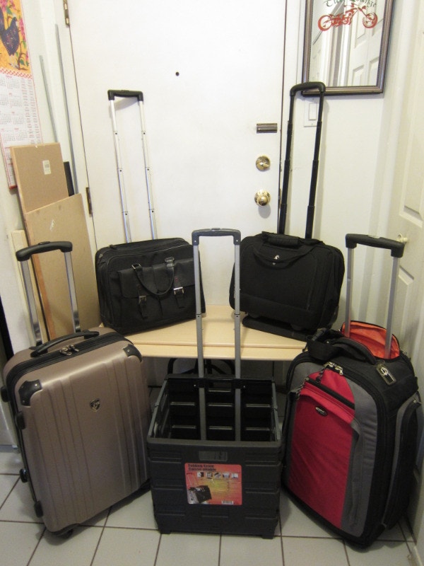 Suitcases: Heys, Port, Samsonite & More - Wheels & Telescoping H - photo 2