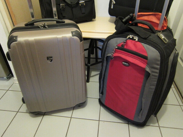 Suitcases: Heys, Port, Samsonite & More - Wheels & Telescoping H - photo 3