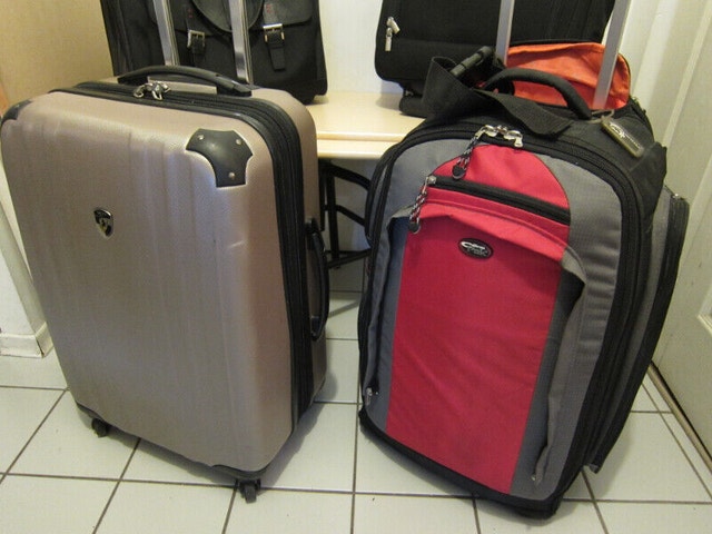 Suitcases: Heys, Port, Samsonite & More - Wheels & Telescoping H - photo 4