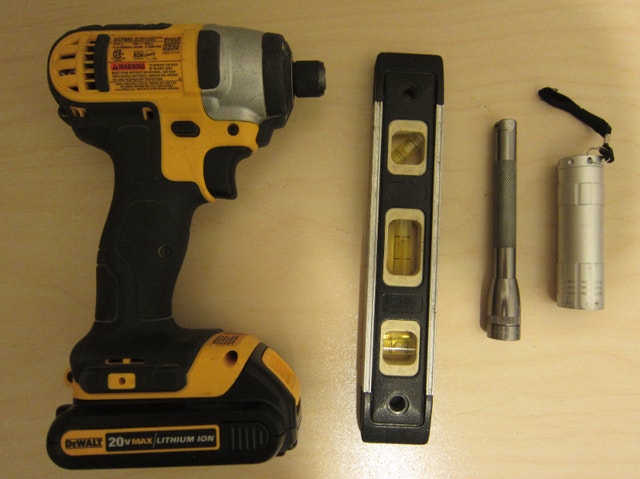 Made in USA DCF885 20 Volt, 1/4" IMPACT DRIVER & 1.3Ah Battery - photo 2
