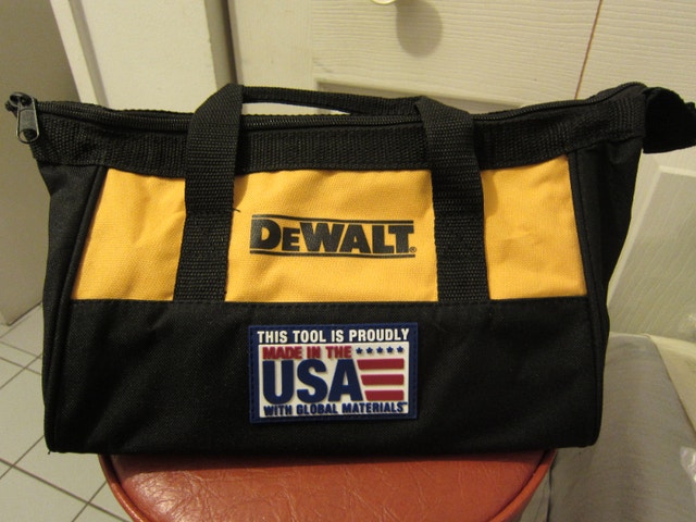 Made in USA DCF885 20 Volt, 1/4" IMPACT DRIVER & 1.3Ah Battery - photo 3