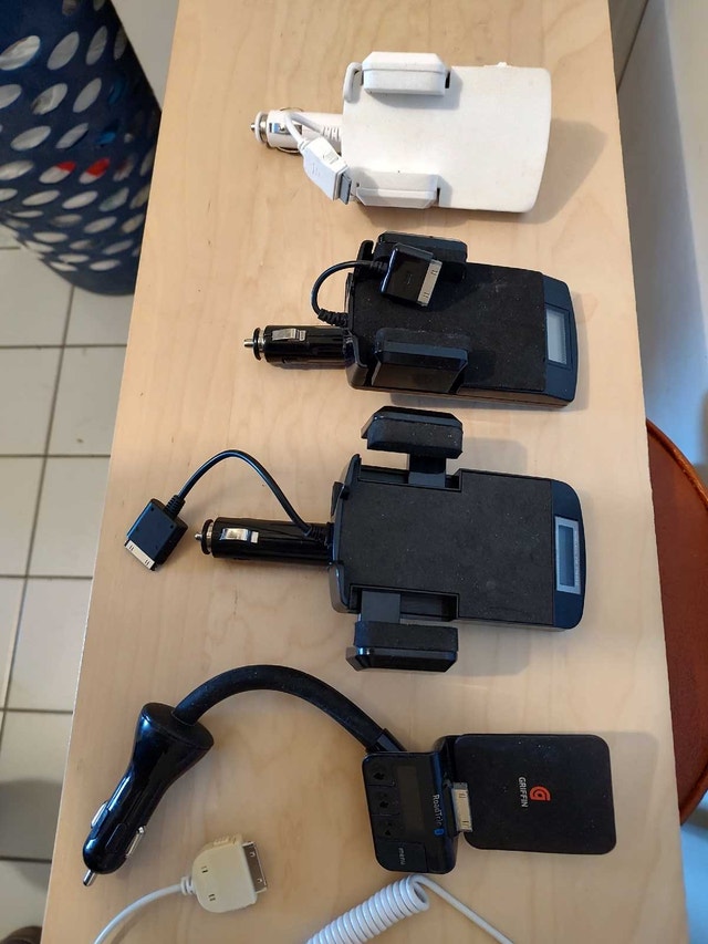 iPods, older iPhones, FM transmitters, cables - photo 2