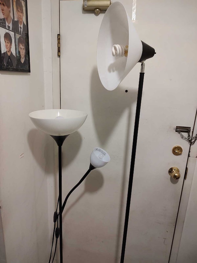 Two floor lights, five and six feet tall with adjustable heads - photo 2