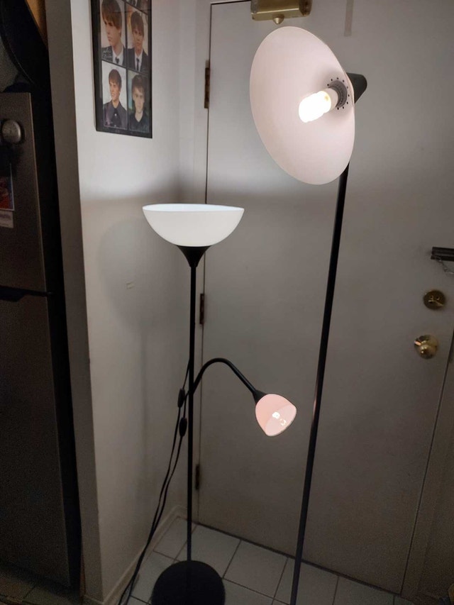 Two floor lights, five and six feet tall with adjustable heads - photo 5