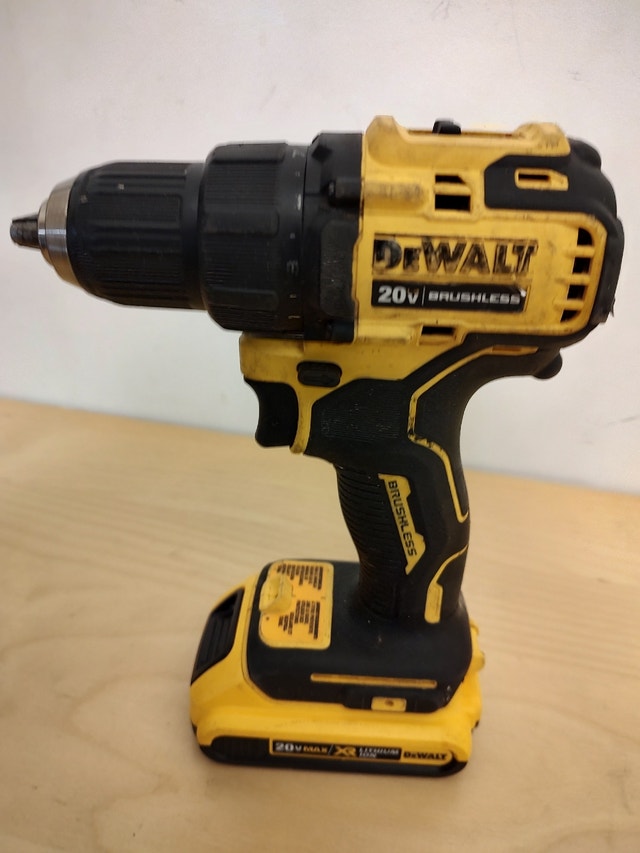 DeWalt DCD708 Compact Drill/Driver & 2.0Ah Battery
