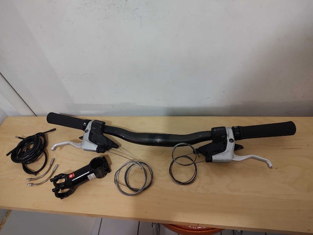Alloy Handlebar w/ Shimano 3x9 ST-M430 Shifters & Stem