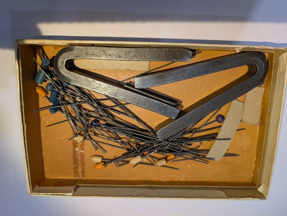 Antique 1920 Milton Bradley Magnetic Jack Straws - photo 2