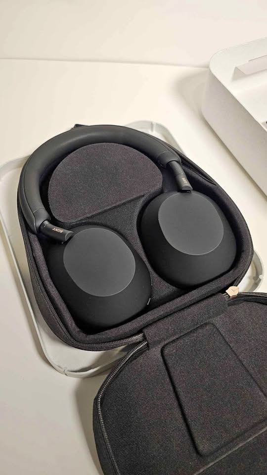 Sony WH-1000XM5 Wireless Noise Canceling Headphones (Black) - Op