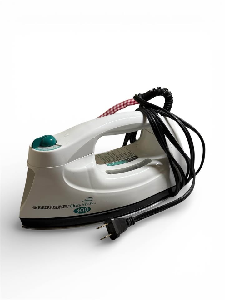 Iron with ironing mat/bag