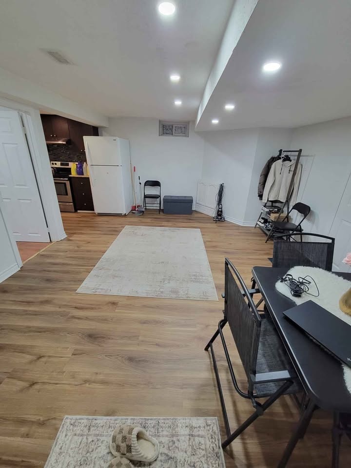 2 Beds 1 Bath - Apartment - photo 2