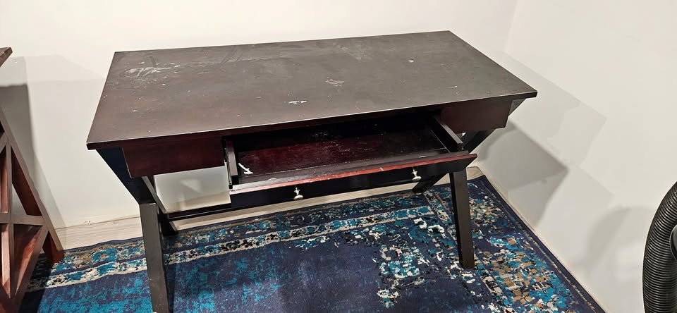 Desk w/ Drawer