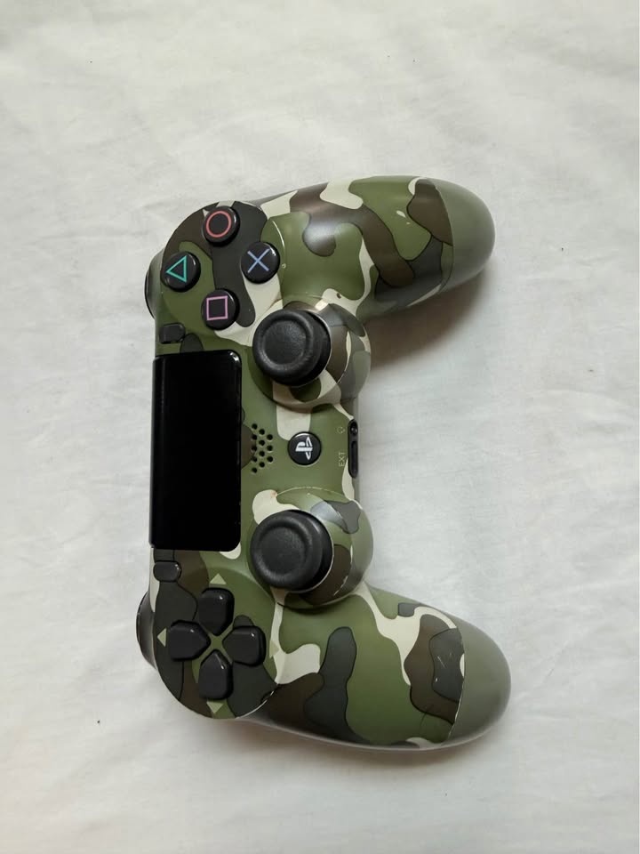 PS4 Console with 2 Wireless Controllers - photo 2