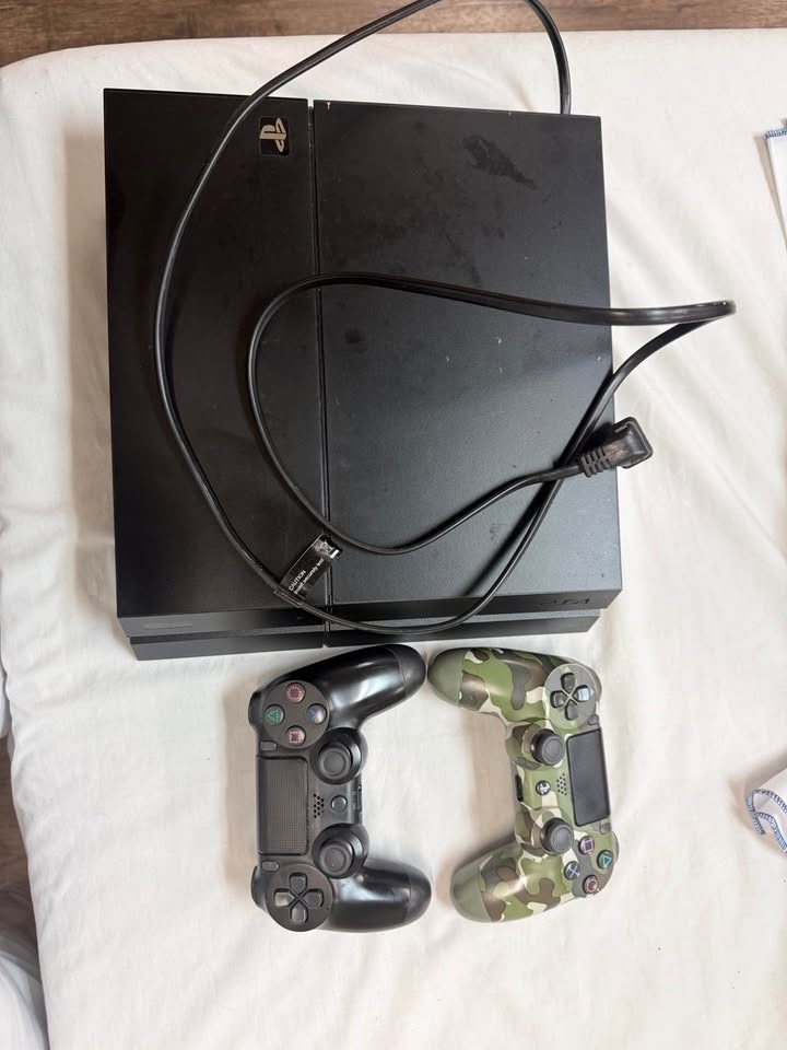 PS4 Console with 2 Wireless Controllers - photo 4
