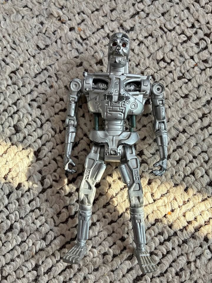 1991 Kenner Terminator 2 Techno-Punch Terminator Figure