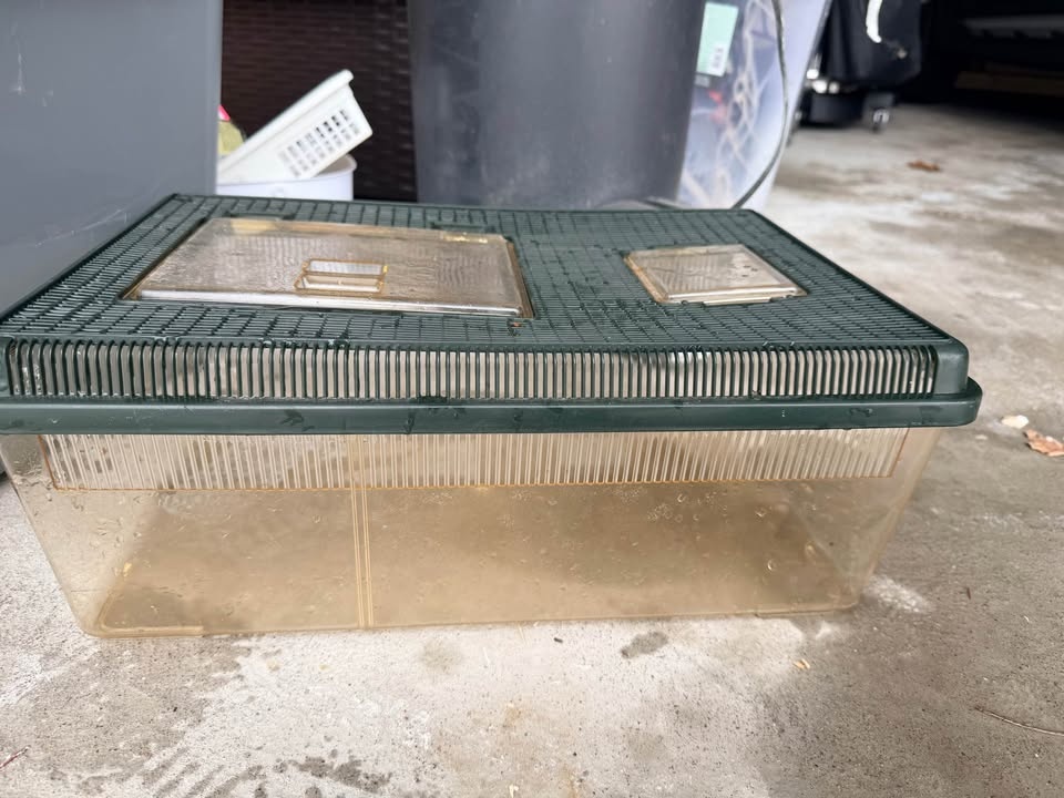 Plastic Pet Carrier Habitat - photo 2