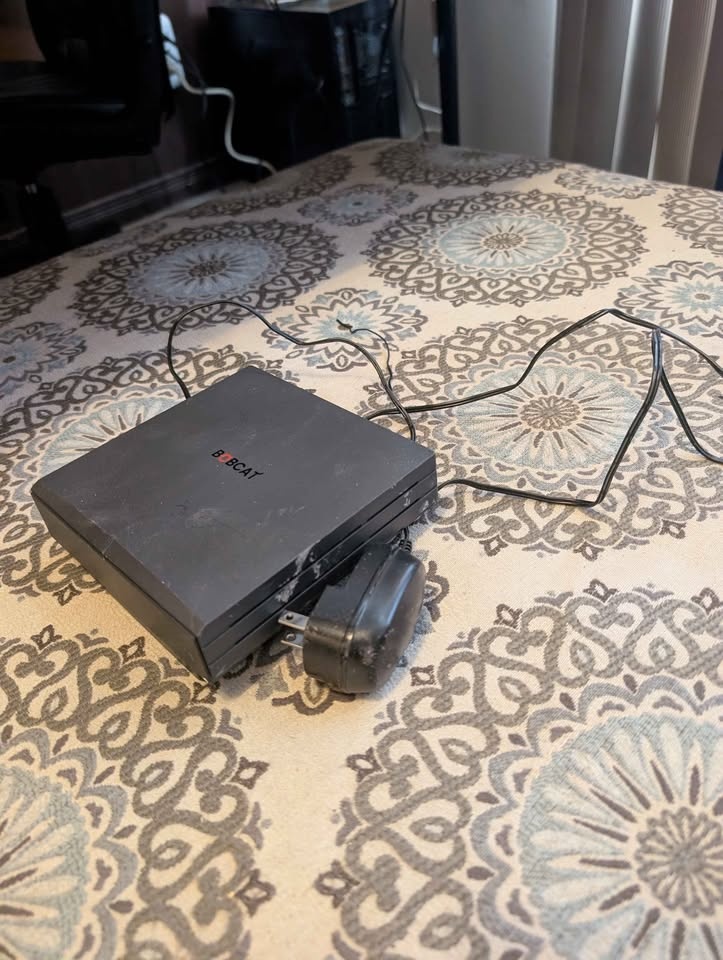 Bobcat Miner 300 – SOLD AS-IS for Parts/Hobbyist (915 MHz) - photo 4