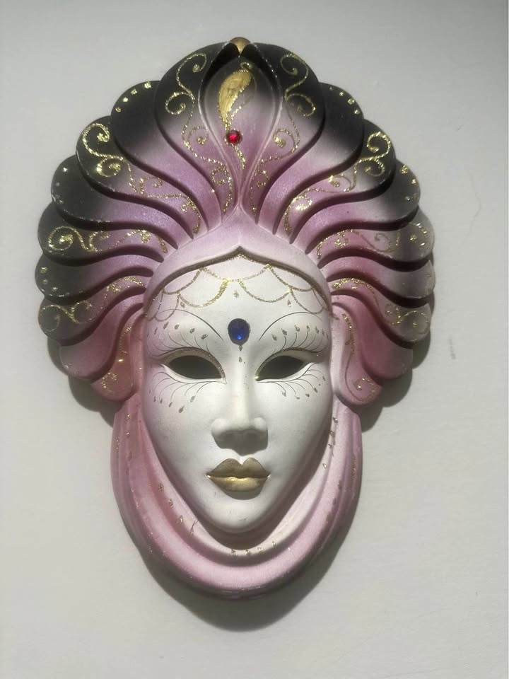 Elegant Decorative Wall Mask – Venetian Style (ready to hang)
