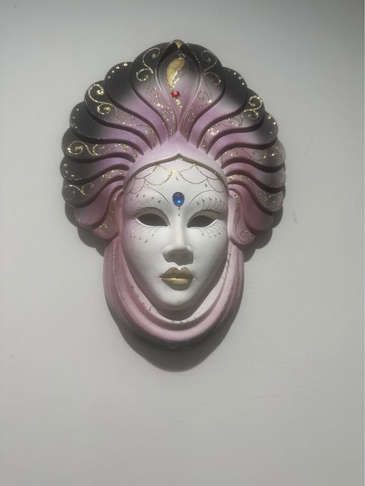 Elegant Decorative Wall Mask – Venetian Style (ready to hang) - photo 2