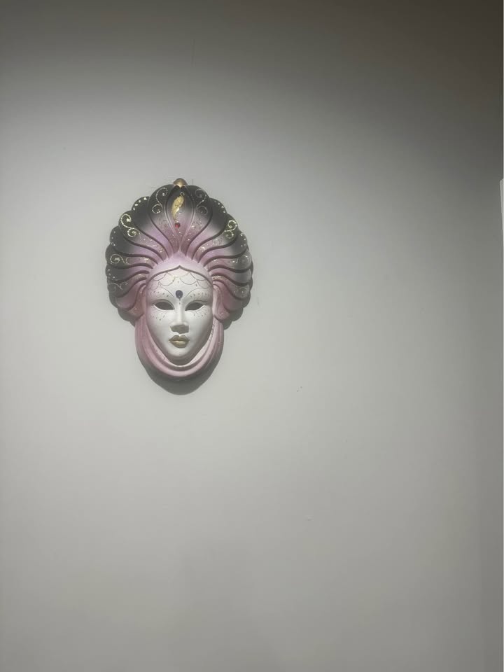 Elegant Decorative Wall Mask – Venetian Style (ready to hang) - photo 4