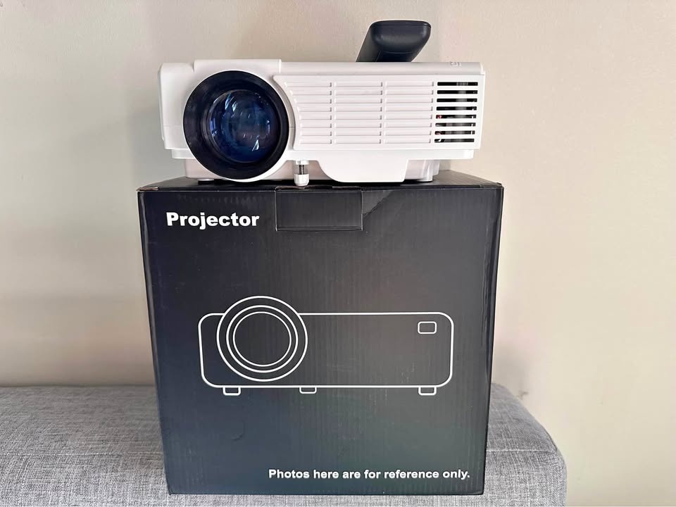 Portable 1080p Projector w/ Remote & Screen