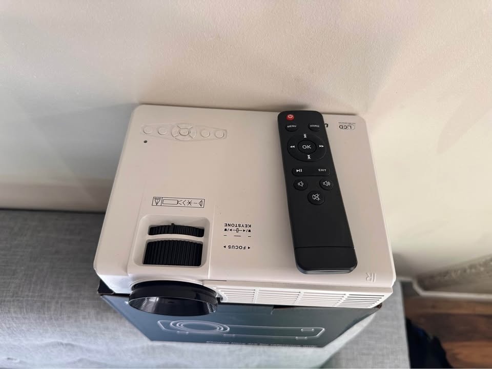 Portable 1080p Projector w/ Remote & Screen - photo 2