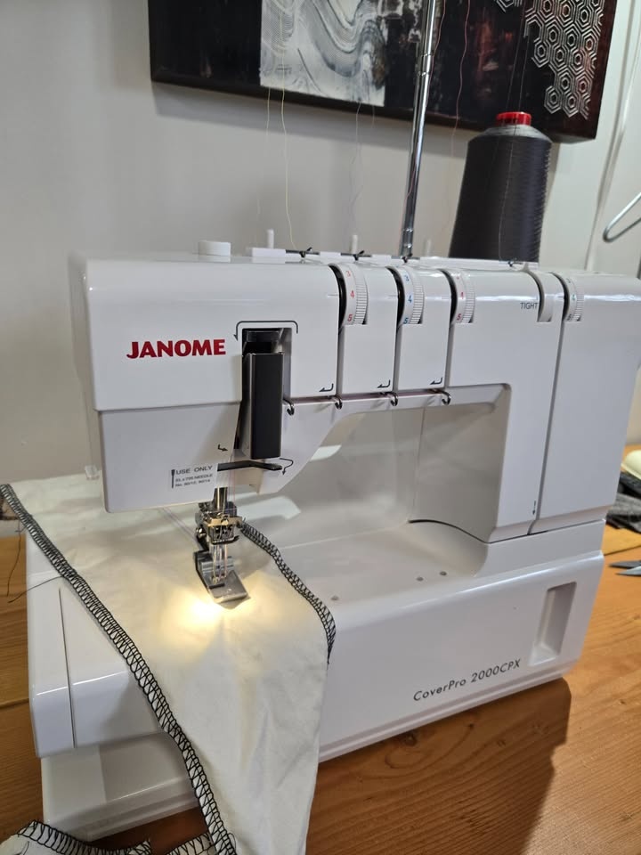 Janome CoverPro 2000CPX Coverstitch Machine - photo 2