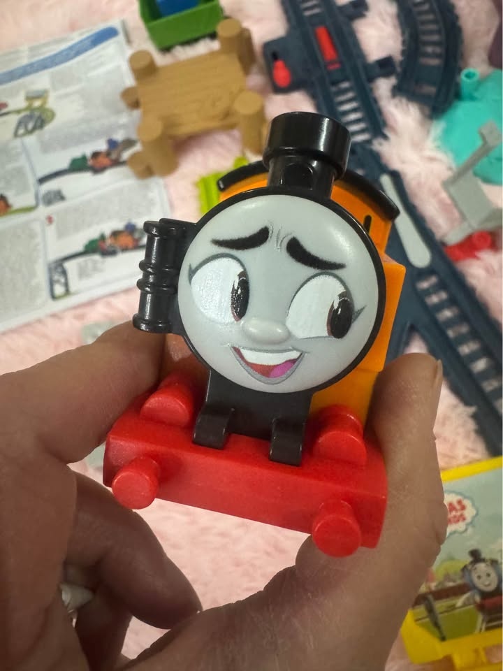 Thomas the Train - Motorized Dockside Drop Off - photo 2