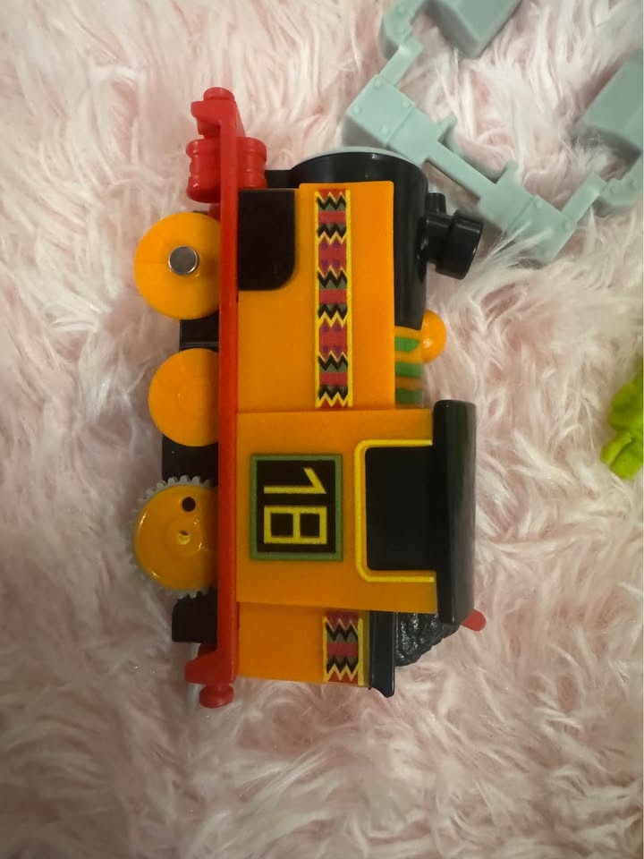 Thomas the Train - Motorized Dockside Drop Off - photo 3