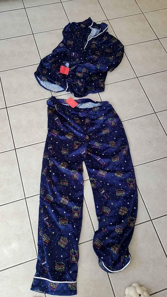 2 piece super cozy McDonald's pajamas - photo 2