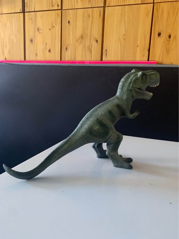 T. rex toys r us - photo 2