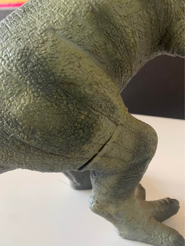 T. rex toys r us - photo 3