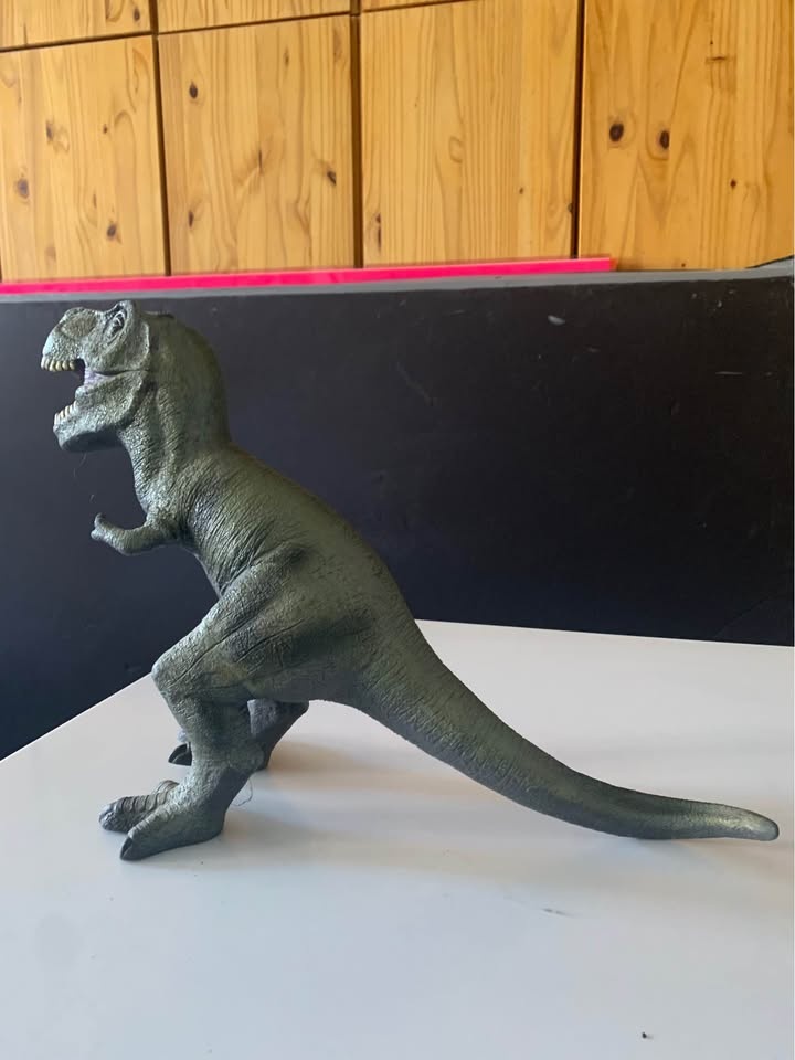 T. rex toys r us - photo 5