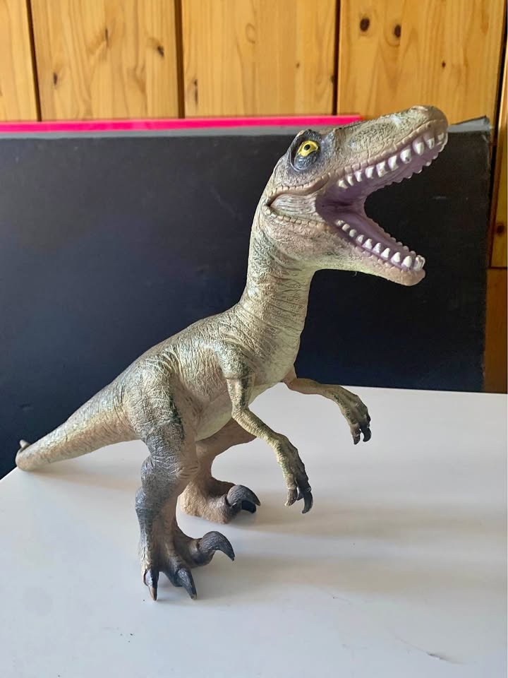 Velociraptor Toys R Us