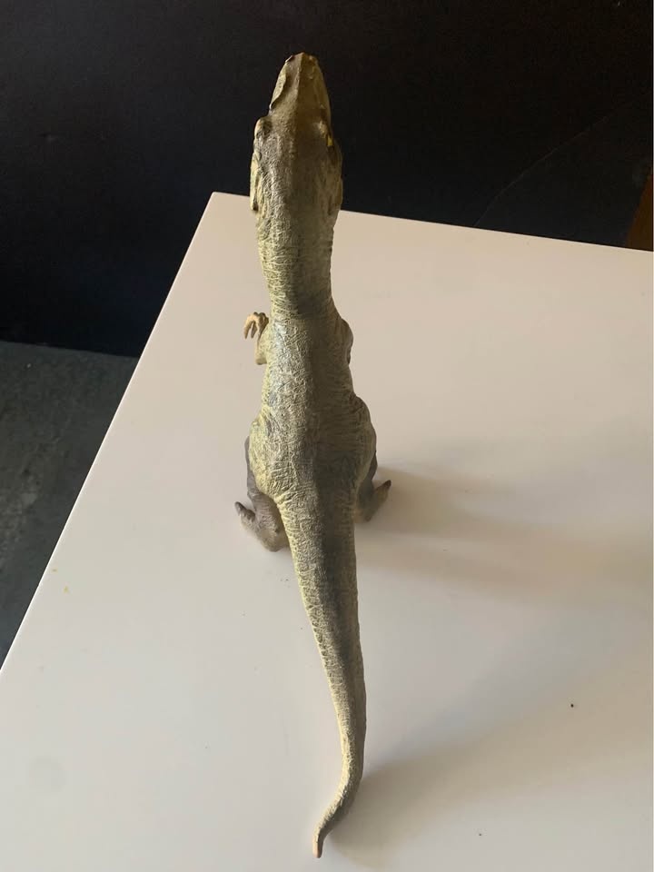 Velociraptor Toys R Us - photo 4
